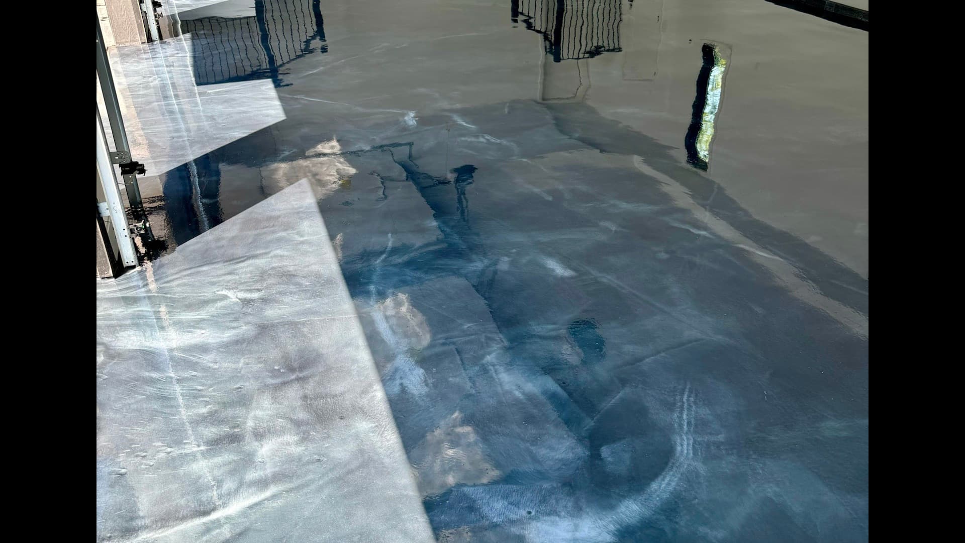 Reserve flake epoxy finish