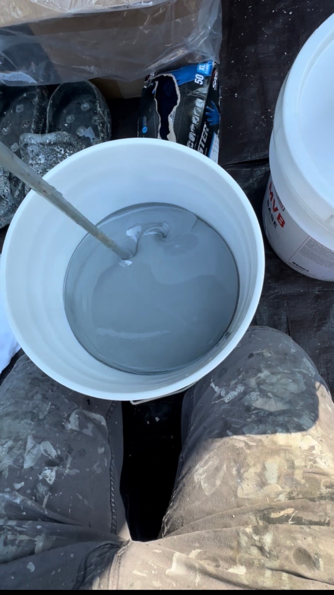 Mixing coating material in a bucket